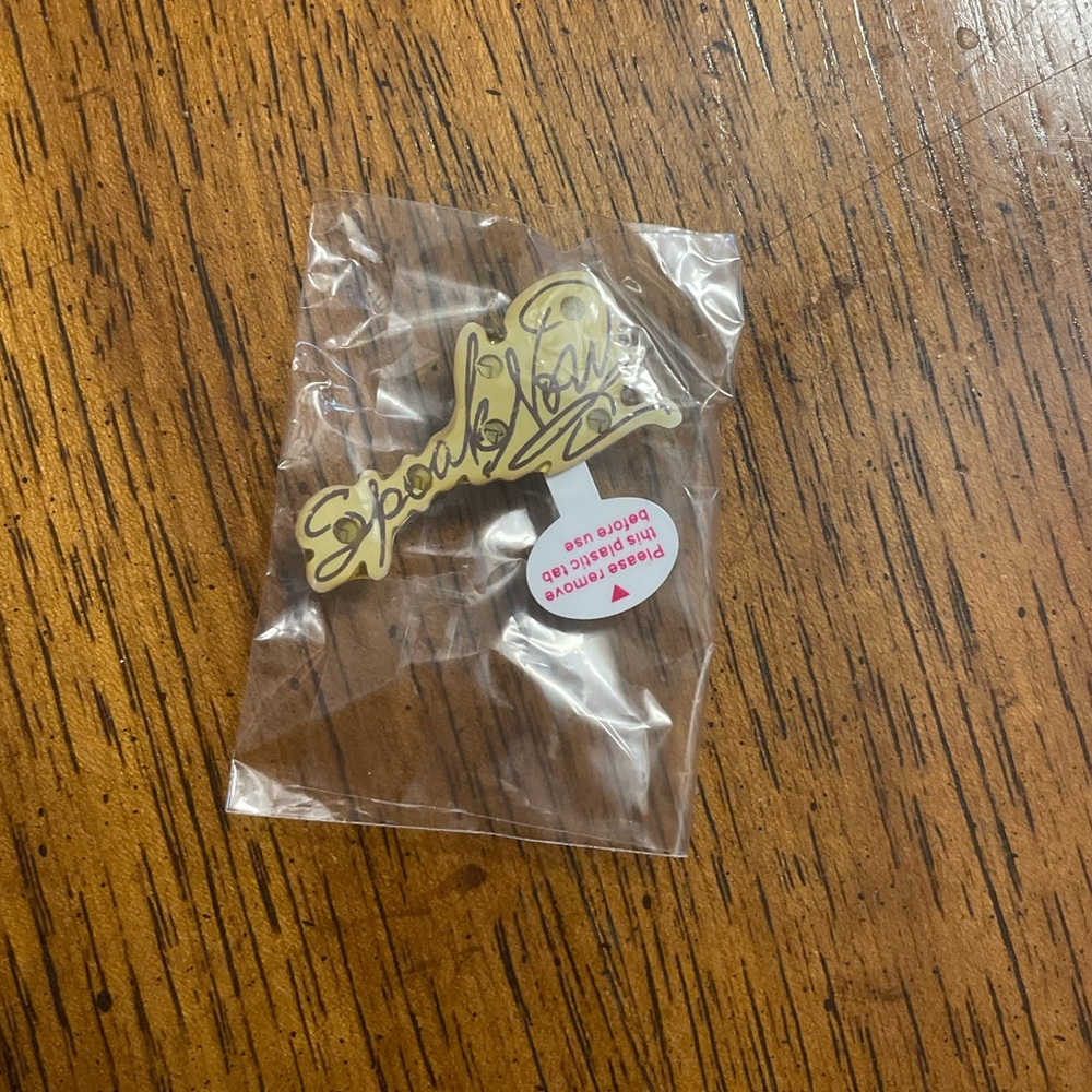 Taylor Swift light up Speak Now lapel pin